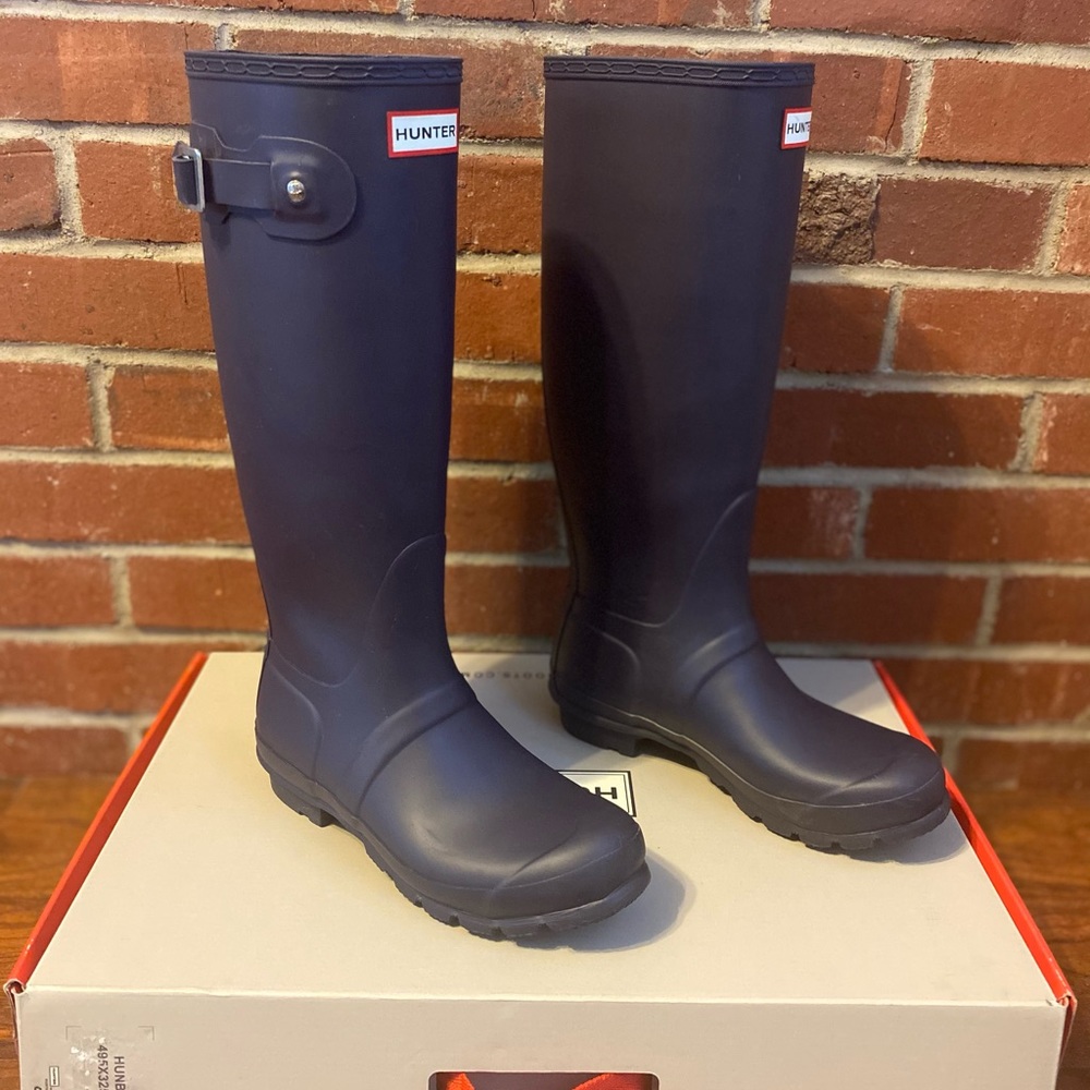 Purple Tall hunter boots gently worn - box included - Picture 8 of 16